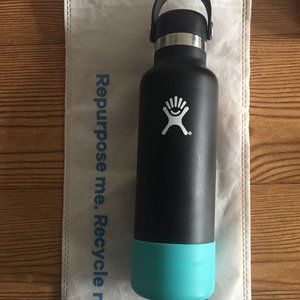 Hydroflask 21oz Standard Black w/ Silicone Boot